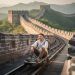 découvrez la grande muraille de chine lors d'une visite privée unique avec conseils d'experts et une descente en toboggan inoubliable pour une aventure hors du commun.